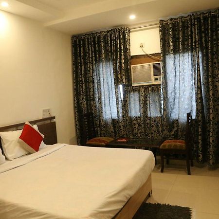 Hotel Surya Gwalijar Zewnętrze zdjęcie